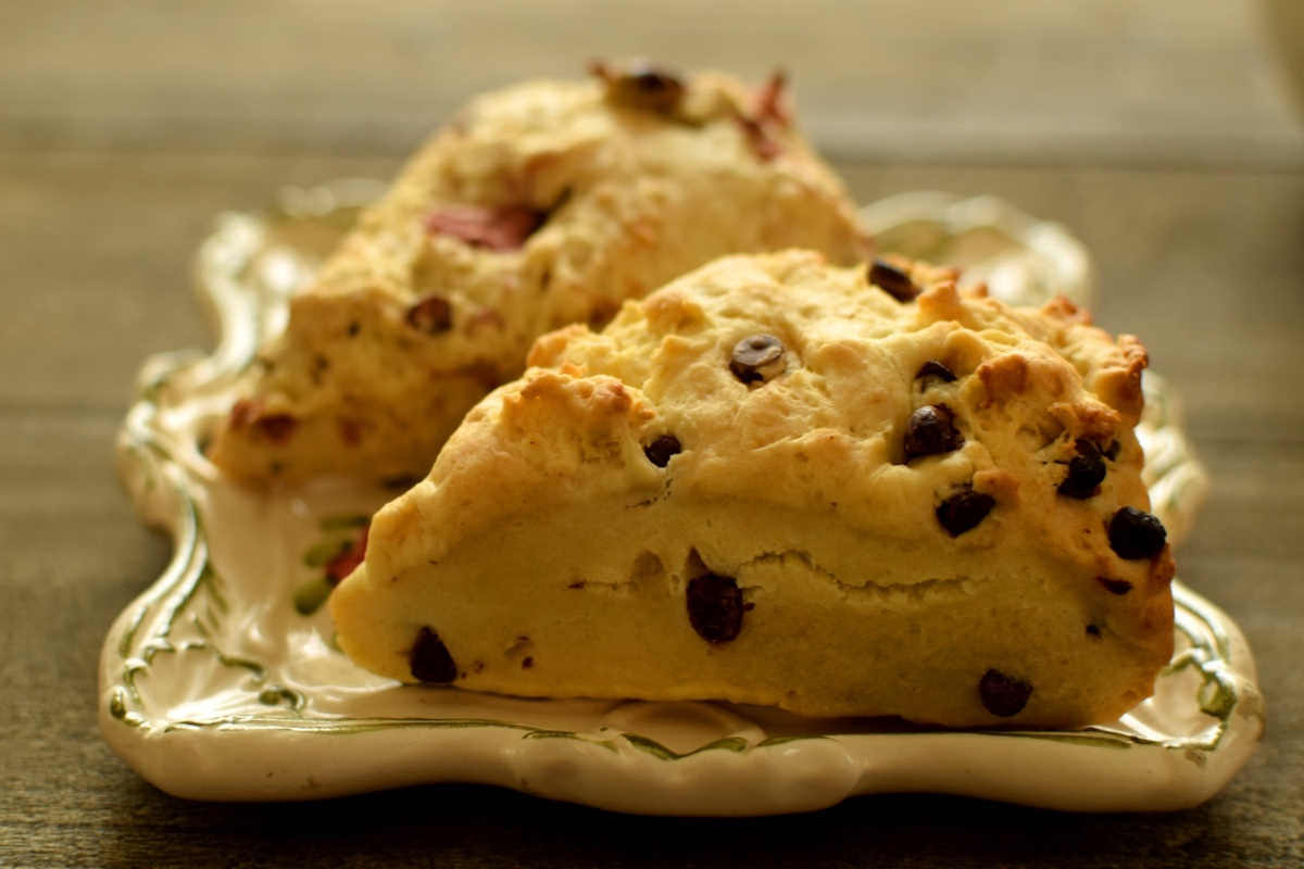 Edmonds Scones with Choco chips and Walnuts MoMoKoTo